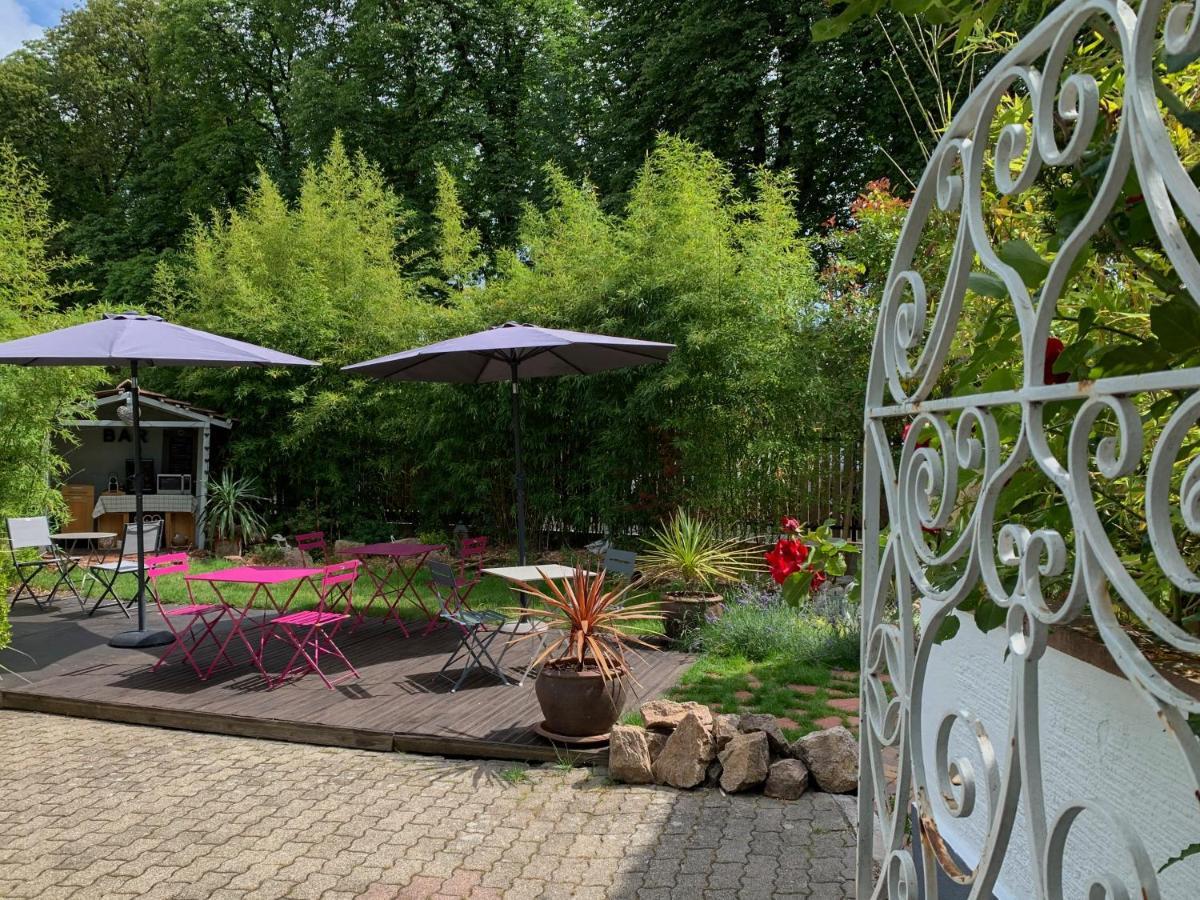 เลอ โดแมน เด ร็องปาร์ต Bed & Breakfast ซิลิสตาต์ ภายนอก รูปภาพ
