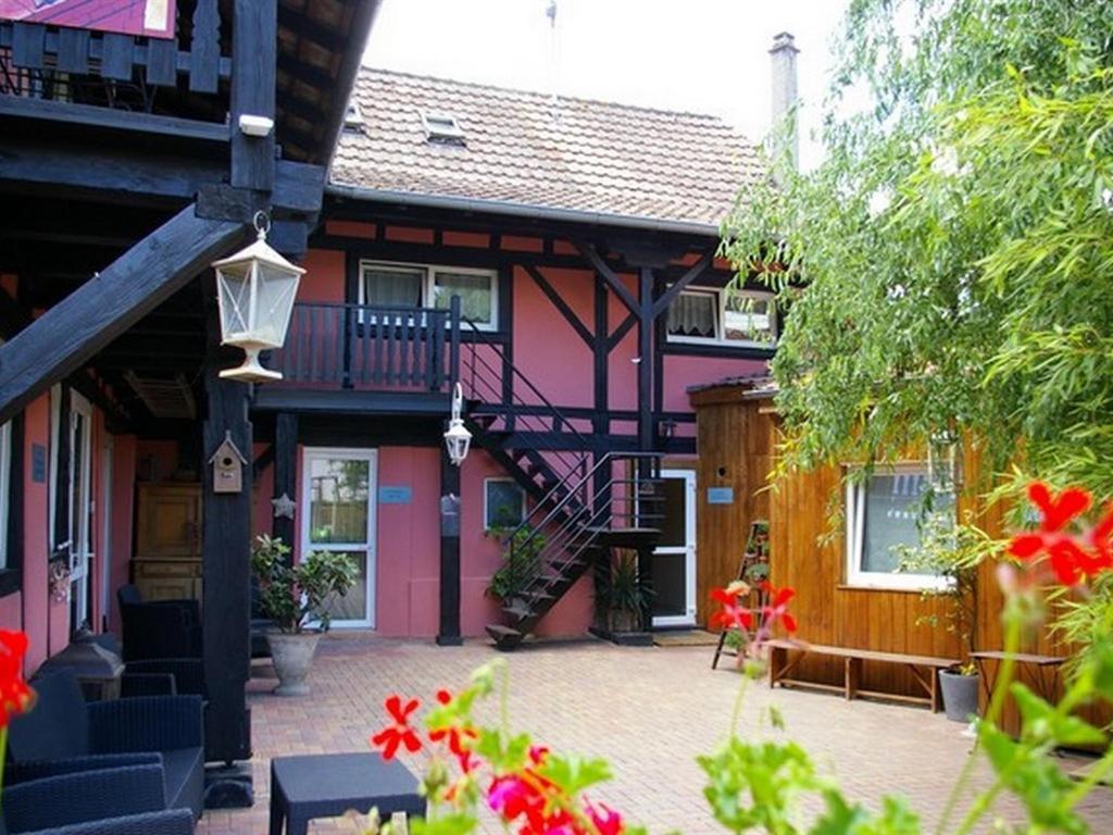 เลอ โดแมน เด ร็องปาร์ต Bed & Breakfast ซิลิสตาต์ ภายนอก รูปภาพ