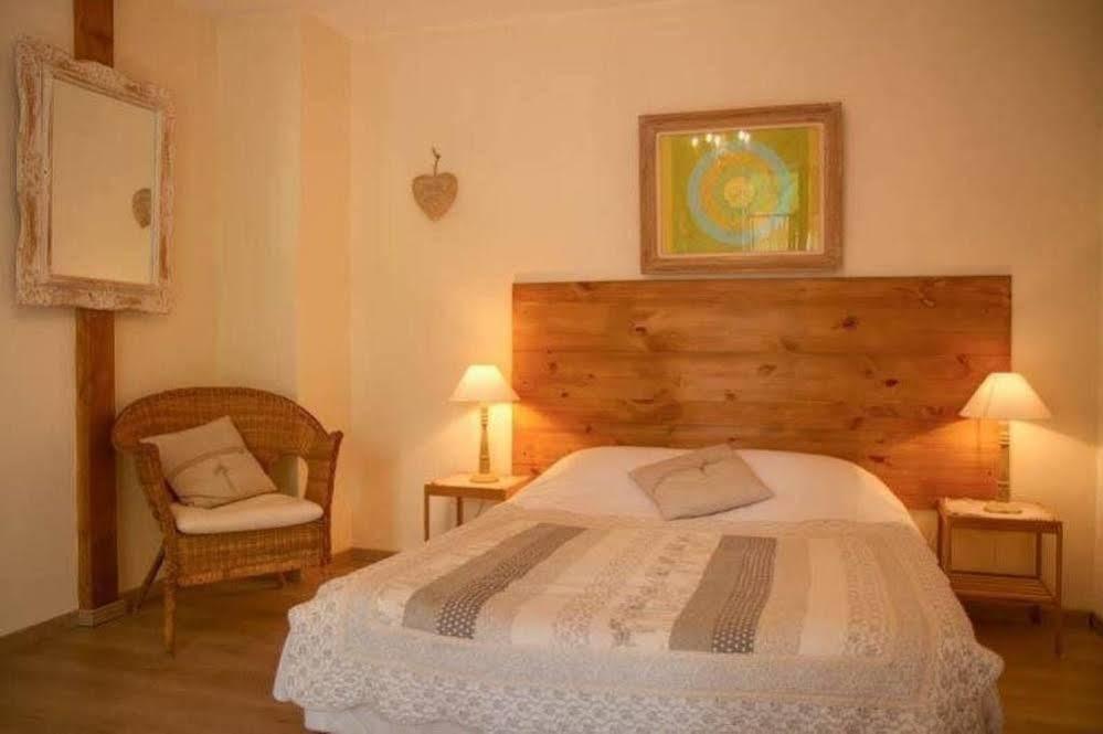 เลอ โดแมน เด ร็องปาร์ต Bed & Breakfast ซิลิสตาต์ ภายนอก รูปภาพ