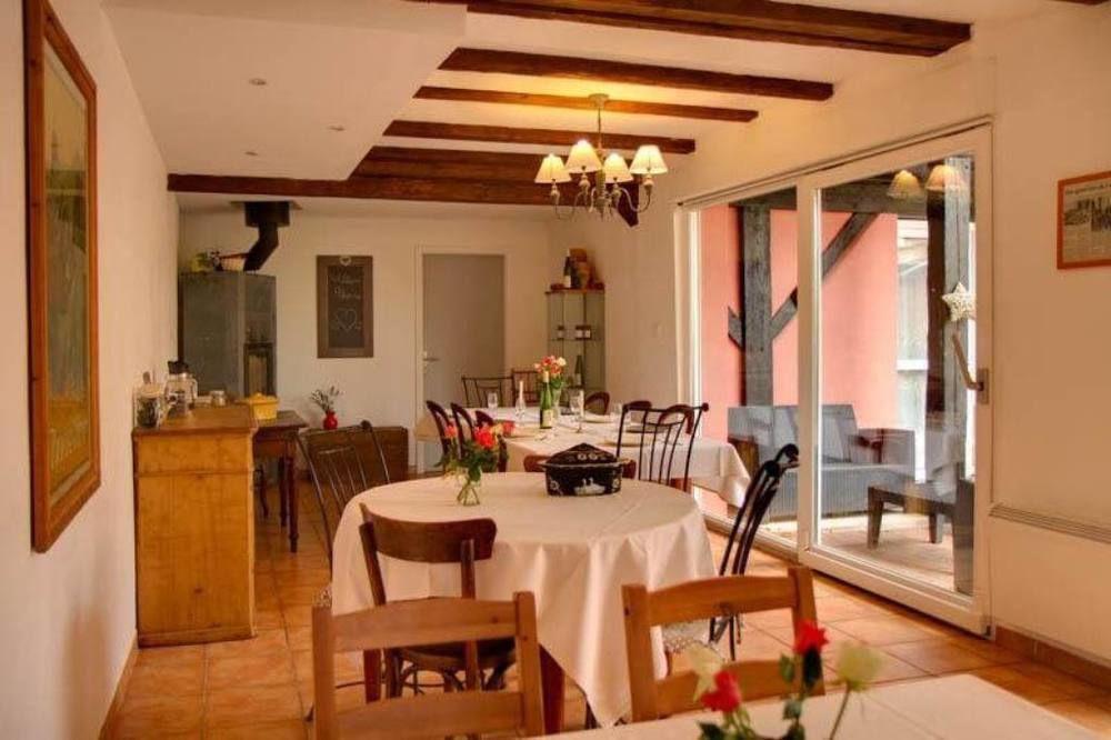 เลอ โดแมน เด ร็องปาร์ต Bed & Breakfast ซิลิสตาต์ ภายนอก รูปภาพ